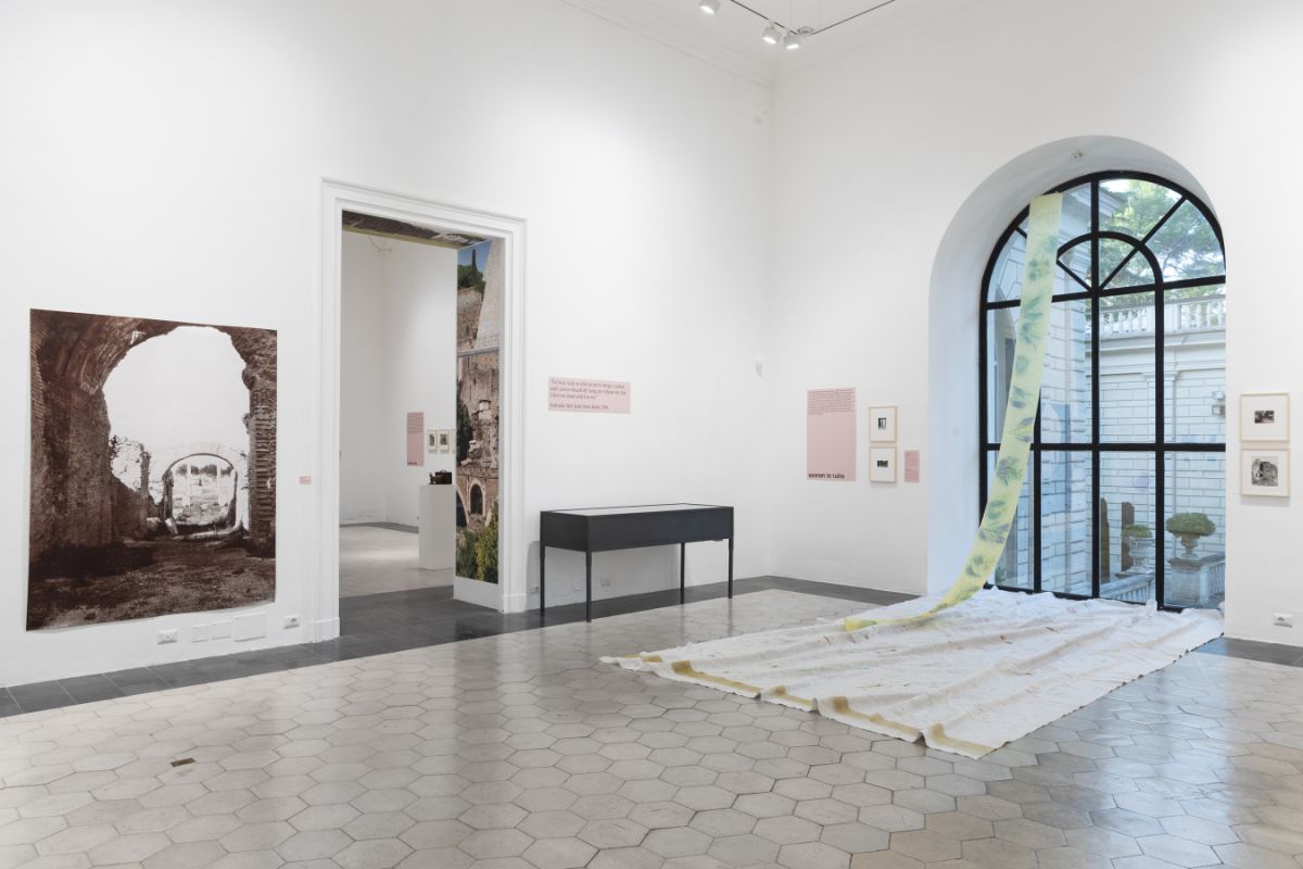 Women and Ruins exhibition in the gallery. Photo by Flavio Scollo, 2025