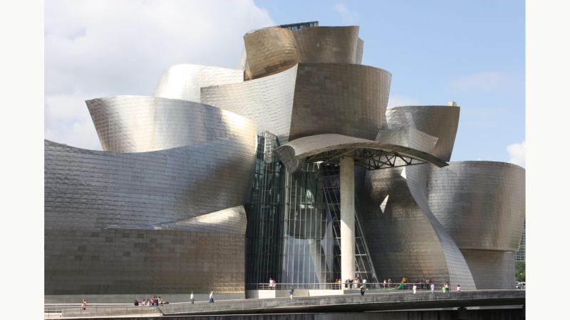 Frank Gehry, Guggenheim Museum Bilbao, 1993–97 (photo: Ardfern, CC BY-SA 3.0).