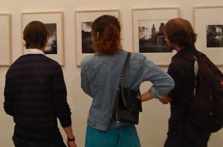 ‘A Question of Time’: AAR Photographic Archive Exhibition Pairs the Contemporary and Historical