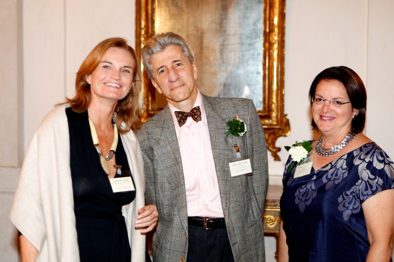 Academy Welcome Reception Introduces Friends to New Fellows